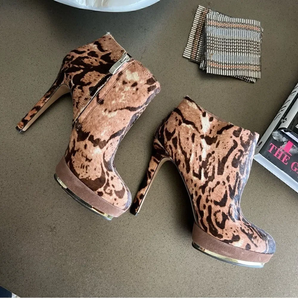 VINCE CAMUTO Ankle Boots Cow Hair Fur In Brownish Color Platform Heel Size 7.5B